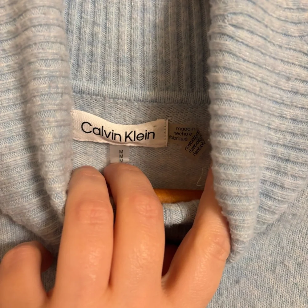 Calvin Klein Light Blue Sweater, Mock / Turtle Neck, Size Medium - Picture 4 of 14